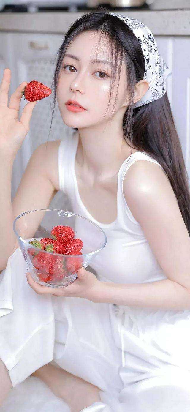 人气小说推荐团宠：别惹女配，她身后皆是大佬 抖音新书热荐 君戈野苏盈盈