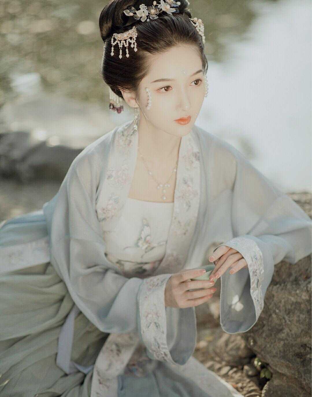 前妻乖巧人设崩了老书虫强烈推荐小说，主角 南颂喻晋文完整版阅读