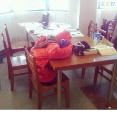 班主任的嘴巴就犹如黄金AK、充满了爆发力