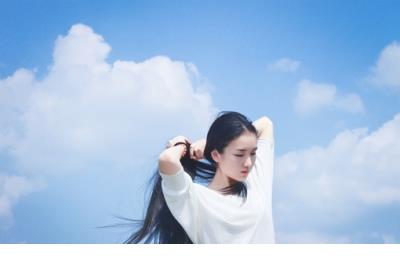 描写人物紧张的句子20字